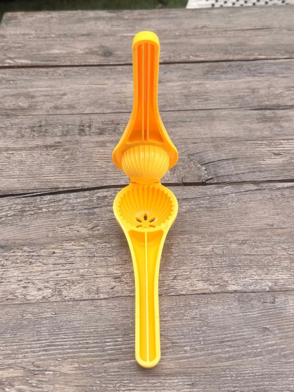 Vintage Yellow Lemon Lime Juice Squeezer Press Vintage Juicer Utensil Heavy Duty